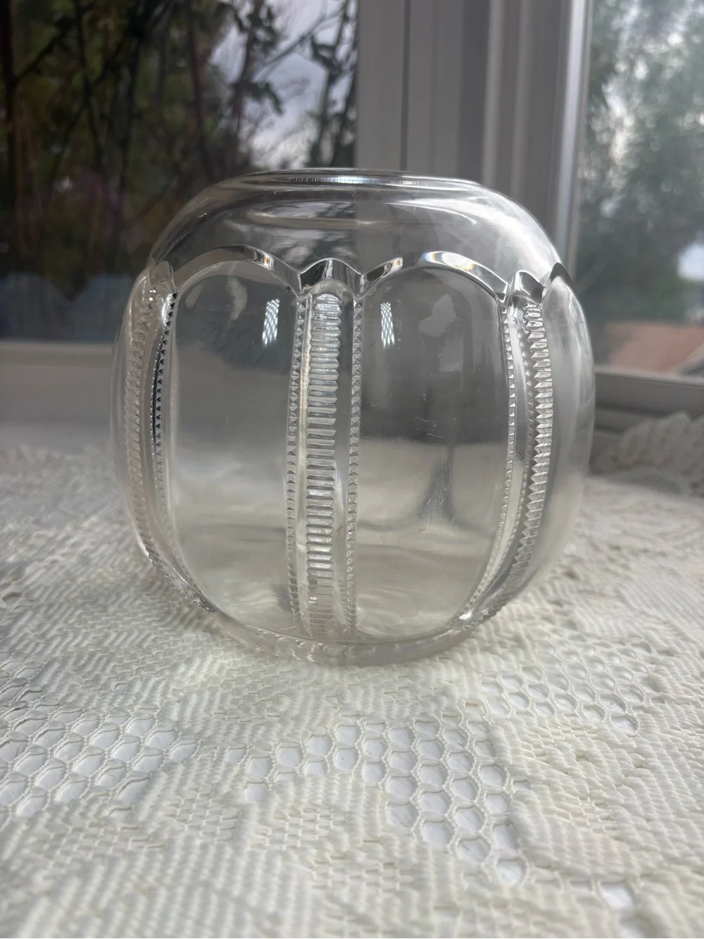 Clear Glass Decorative Rose Bowl Vase - Classic Ribbed Design